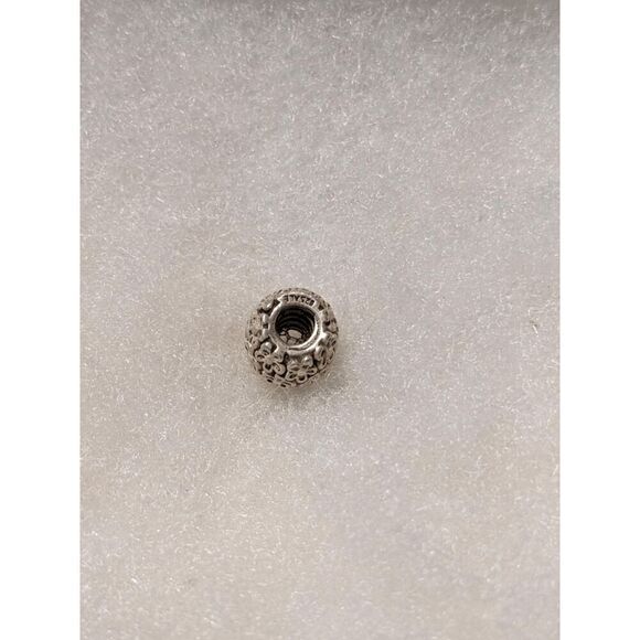 Authentic Pandora 925 Sterling Silver Perfect Posies Bead 790868 - Picture 3 of 3